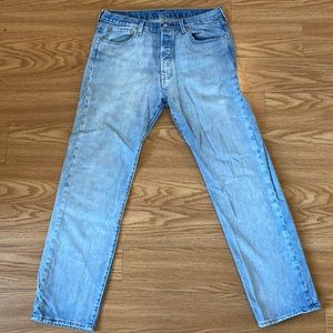 Mens Levis 501s Size 34 32 light wash